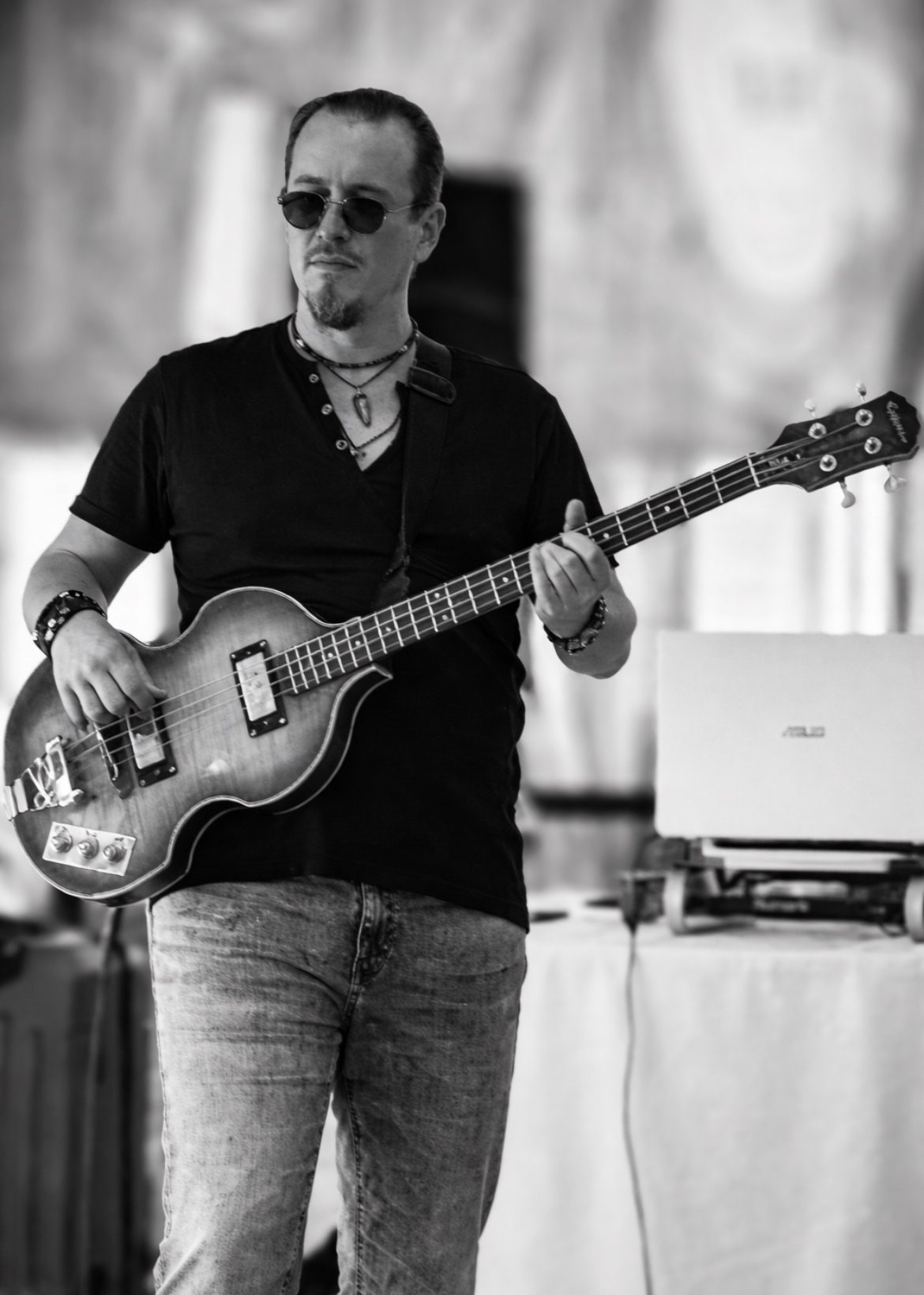 Michael De Monte "Mika" — Piano · Basse · Chant — Les Inouis